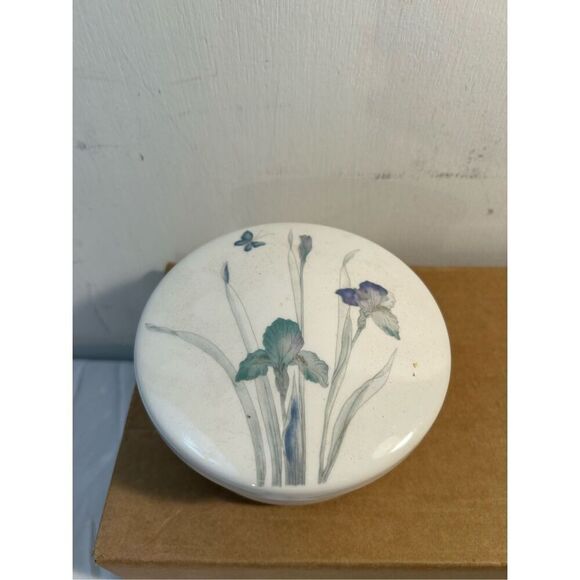Hankook Sango Quadrille Atrium Pattern lidded trinket bowl Blue Iris Flowers But - Picture 2 of 4